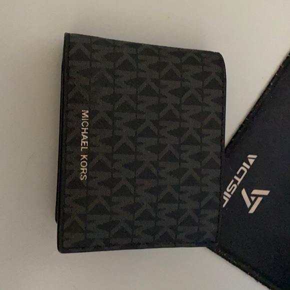 Michel kors wallet - Picture 1 of 5